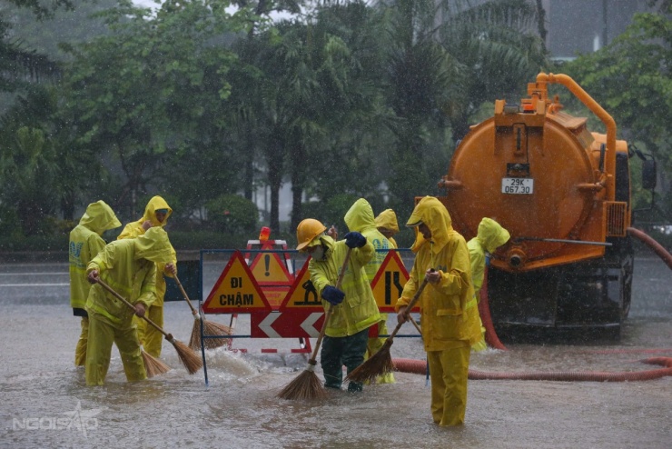 Ngày vật lộn trong mưa ngập của người Hà Nội - 6