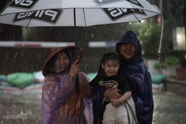 Ngày vật lộn trong mưa ngập của người Hà Nội - 10