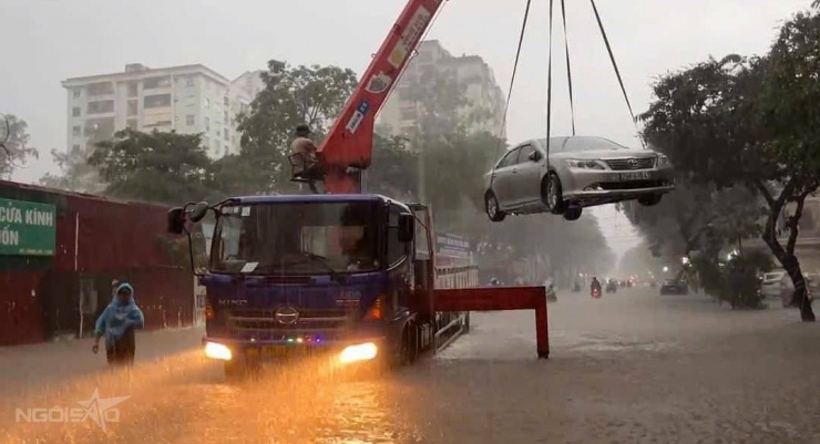 Ngày vật lộn trong mưa ngập của người Hà Nội - 11