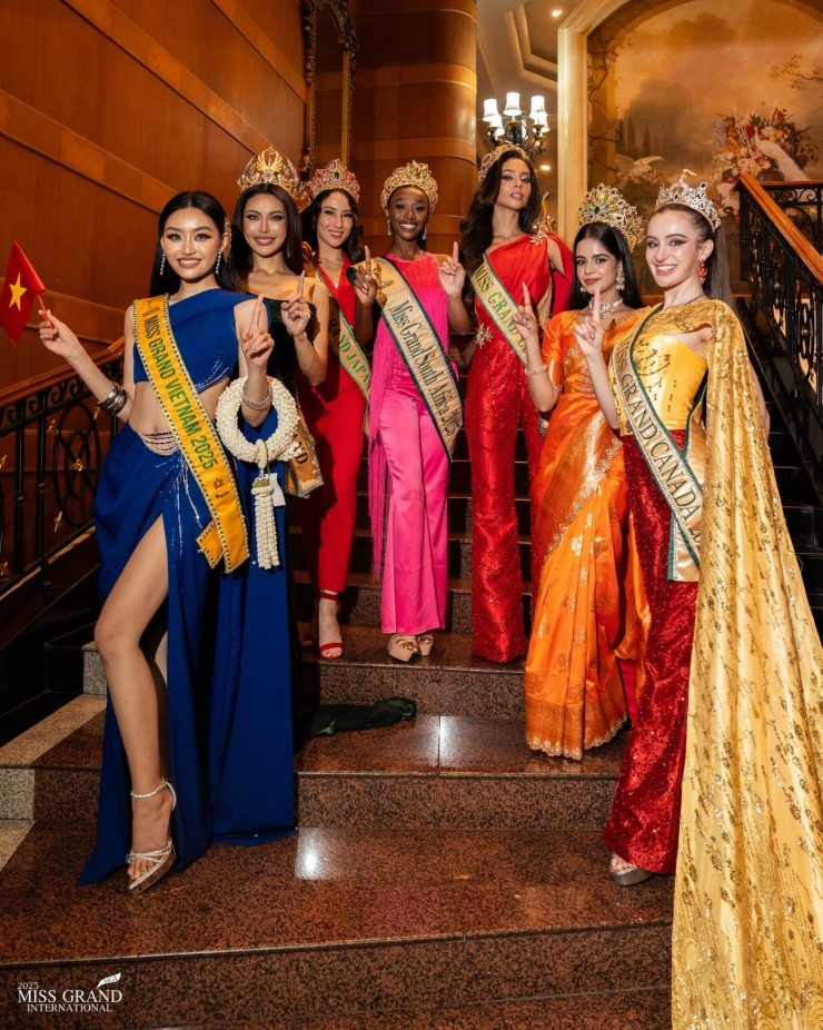 76 thí sinh đã tề tựu về Bangkok, Thái Lan để tham gia các hoạt động đầu tiên của cuộc thi Hoa hậu Hòa bình Quốc tế 2025. Đây là một trong những cuộc thi sắc đẹp quốc tế khởi động sớm nhất trong năm nay, thu hút sự chú ý của khán giả.
