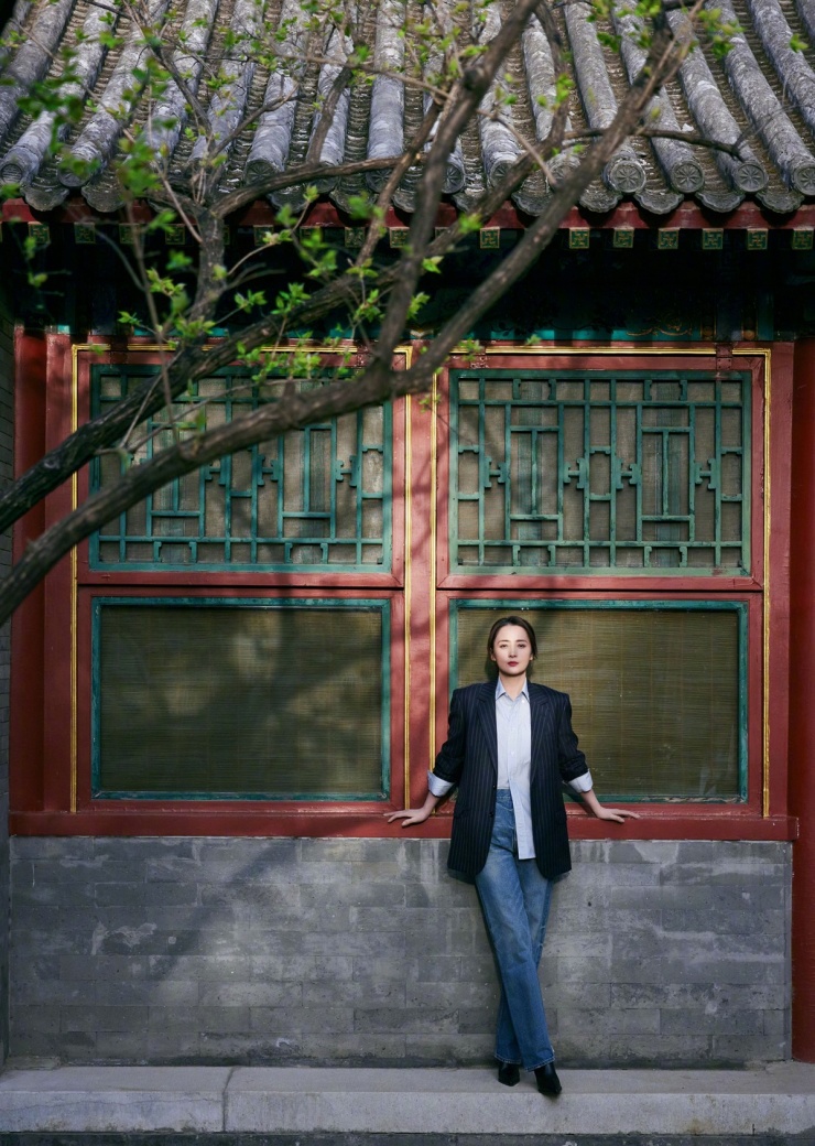 Tưởng Cần Cần cho biết thích phối quần jeans với blazer vì tạo cảm giác thoải mái mà vẫn lịch sự.