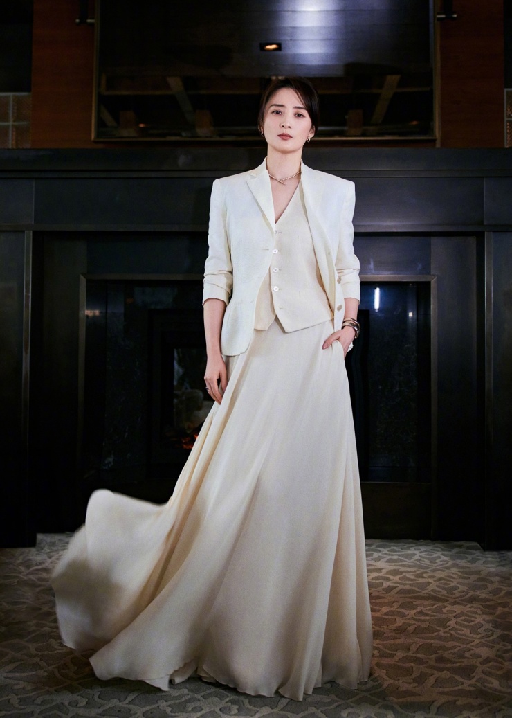 Với chiều cao 1,66 m, Tưởng Cần Cần duy trì cân nặng khoảng 50 kg.