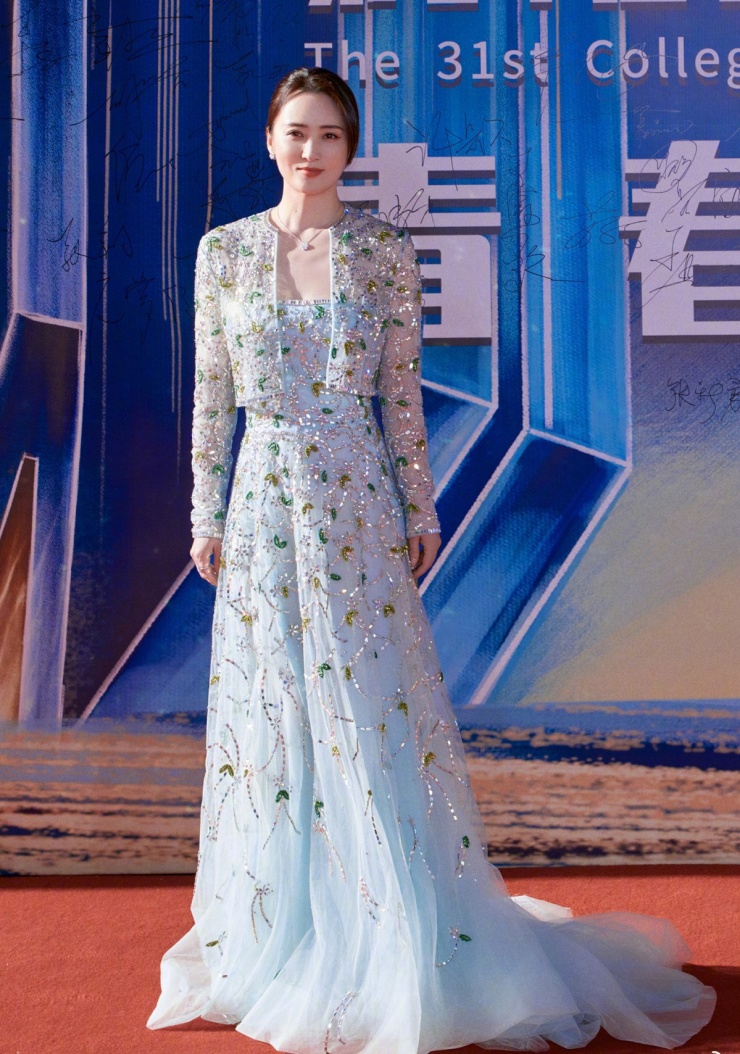 Tưởng Cần Cần kết hôn với đạo diễn kiêm diễn viên Trần Kiến Bân 14 năm, có hai con trai.