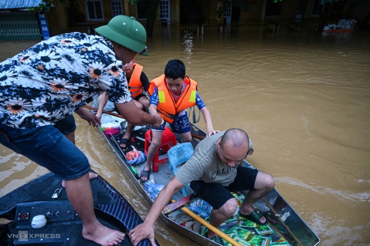 Yên Bái ngập 2 m - 3