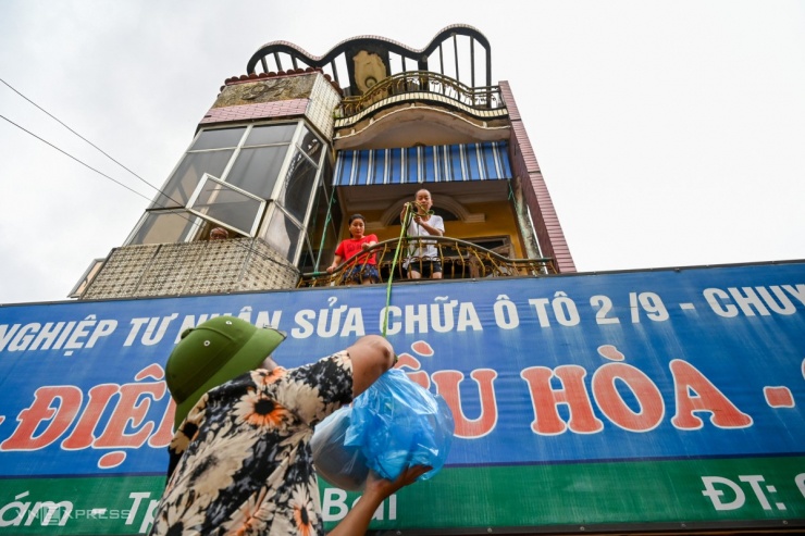 Yên Bái ngập 2 m - 7