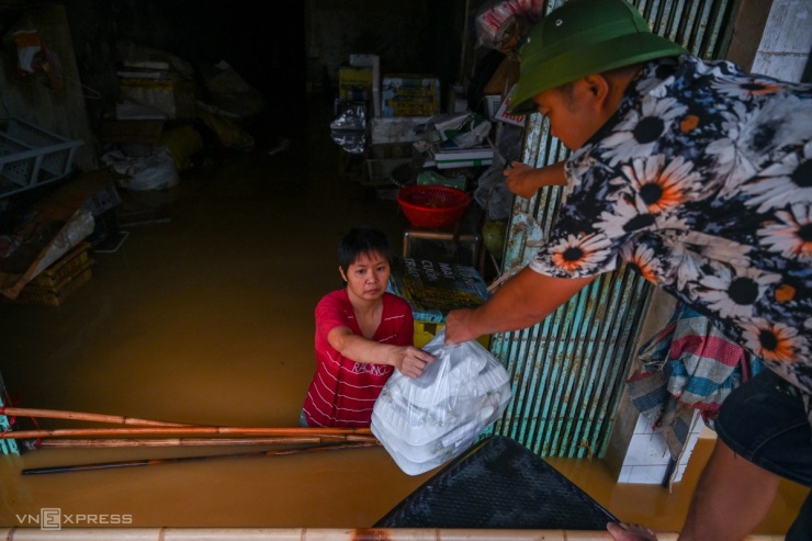 Yên Bái ngập 2 m - 6