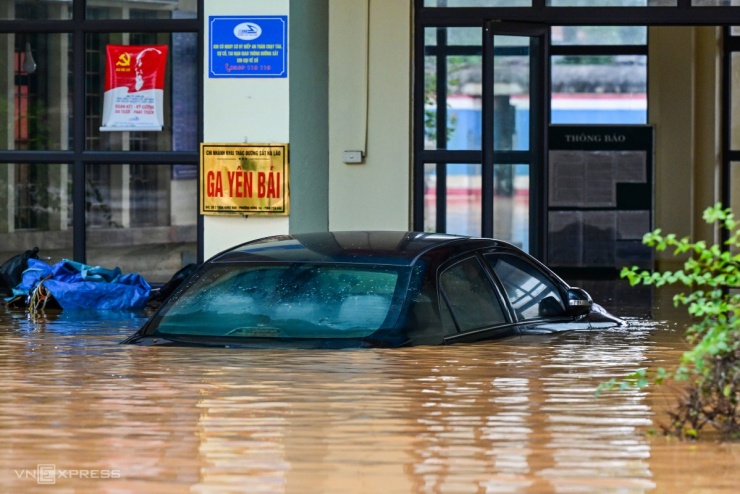 Yên Bái ngập 2 m - 11