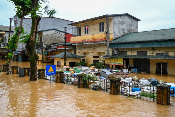 Yên Bái ngập 2 m - 12