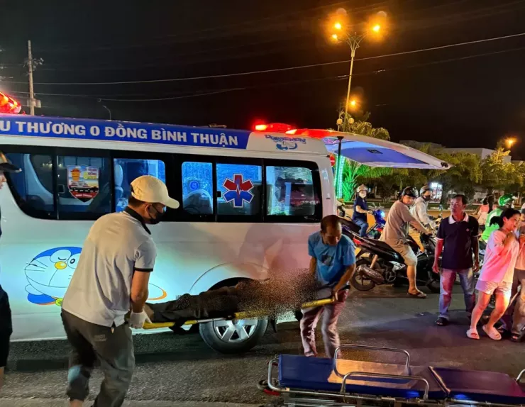 Nạn nhân được đưa đi cấp cứu nhưng đã tử vong.