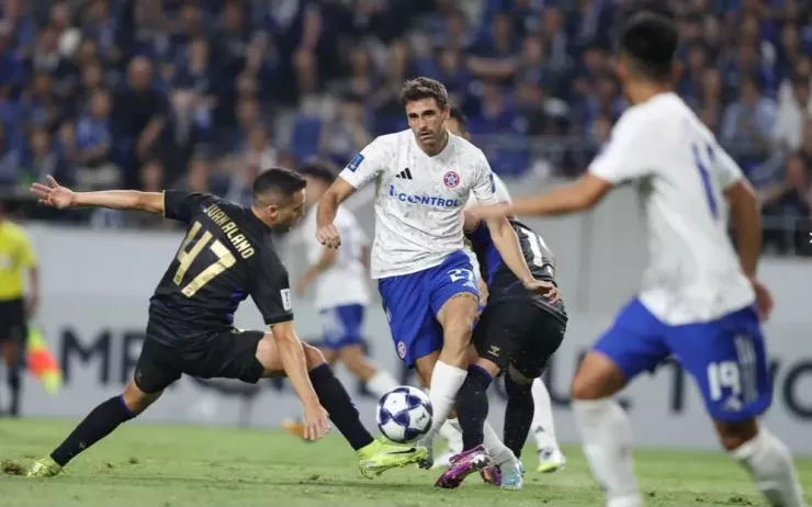 CLB CA.Hà Nội tiếp Tai Po (áo trắng), đội này thắng Marcarthur của Úc 2-1 ở lượt đầu. Ảnh:AFC