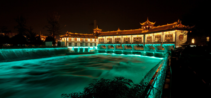 Dải sông ven đường Láng có diện tích rộng, thẳng, kết hợp với tuyến đường đạp xe hiện hữu, tạo sự tách biệt tự nhiên giữa giao thông cơ giới và không gian đi bộ.