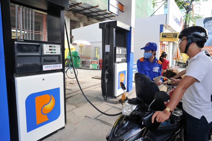 Giá xăng ngày mai có thể tăng. Ảnh: Nam Khánh