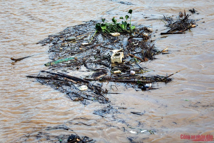 Nước sông Hồng dâng cao, cuộc sống người dân ở chân cầu Long Biên đảo lộn - 9