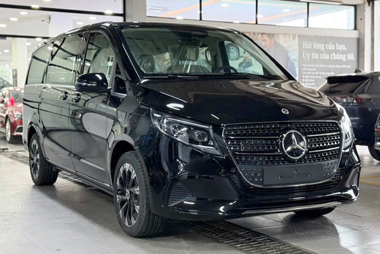 Cận cảnh Mercedes-Benz V-Class 2025 tại đại lý, giá gần 3,4 tỷ đồng