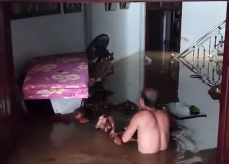 Mưa lũ khiến nhiều xã miền núi Nghệ An thiệt hại nặng nề - 21