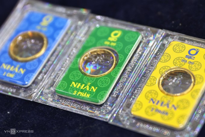 Vàng nhẫn trơn bán tại SJC ở TP HCM. Ảnh: Quỳnh Trần