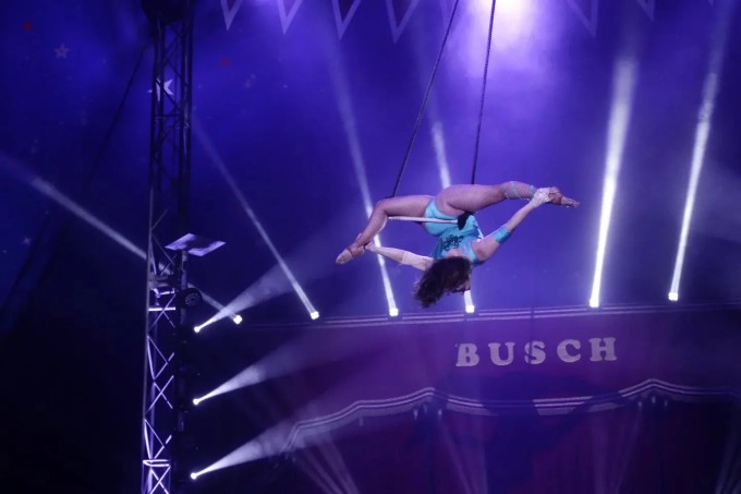Sân khấu biển diễn của Marina ở rạp xiếc Paul Busch, Đức. Ảnh: Instagram