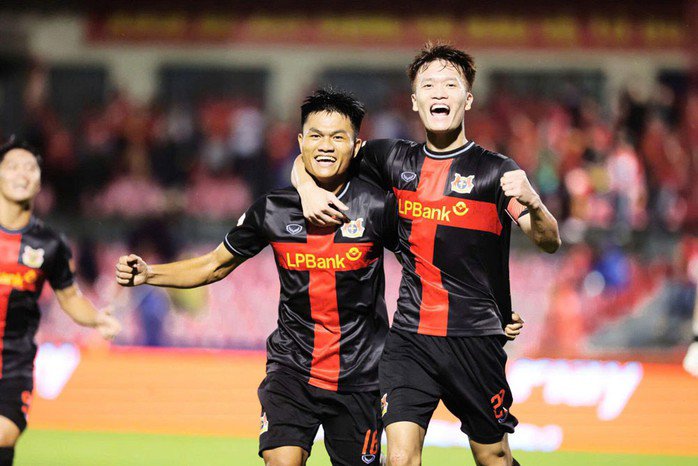 Gia Hưng (bìa trái) là nhân tố mới trong đội hình tuyển Việt Nam dịp FIFA Days tháng 10-2025. Ảnh: VPF