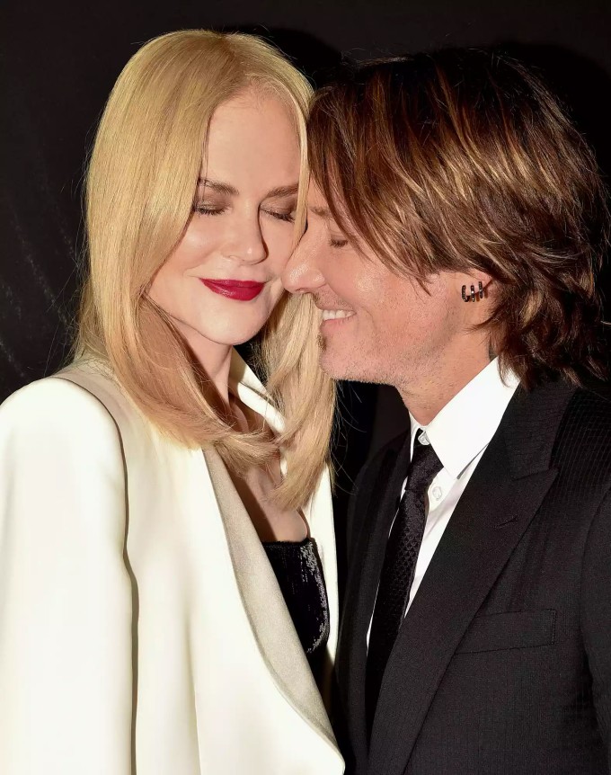 Vợ chồng Nicole Kidman luôn tình tứ bên nhau.