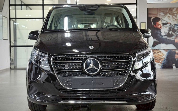Cận cảnh Mercedes-Benz V-Class 2025 tại đại lý, giá gần 3,4 tỷ đồng - 2