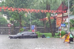 Tin tức trong ngày - Sở Xây dựng Hà Nội mong người dân cảm thông sau úng ngập