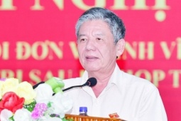 Ông Hồ Văn Niên làm…