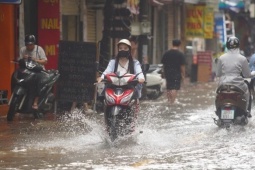 Tin tức trong ngày - Mưa không kỷ lục như 2008, Hà Nội vì sao vẫn chìm trong nước?