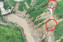 Tin tức trong ngày - Một ô tô bán tải chở ba người nghi bị vùi lấp trong vụ sạt lở ở Lào Cai