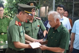 Tin tức trong ngày - Tổ trưởng an ninh cơ sở tử vong khi cứu 3 cháu bé đuối nước