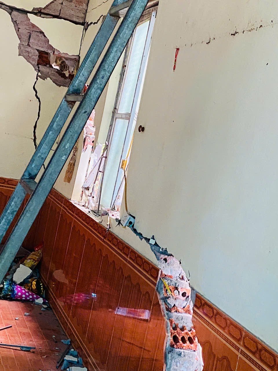 Mưa lũ khiến nhiều xã miền núi Nghệ An thiệt hại nặng nề - 3