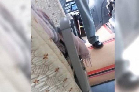 Du khách bị hướng dẫn viên đe dọa vì không mua quà lưu niệm