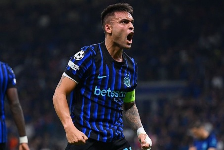 Video bóng đá Inter Milan - Slavia Praha: Sụp đổ sau 30 phút vì sai lầm (Cúp C1)