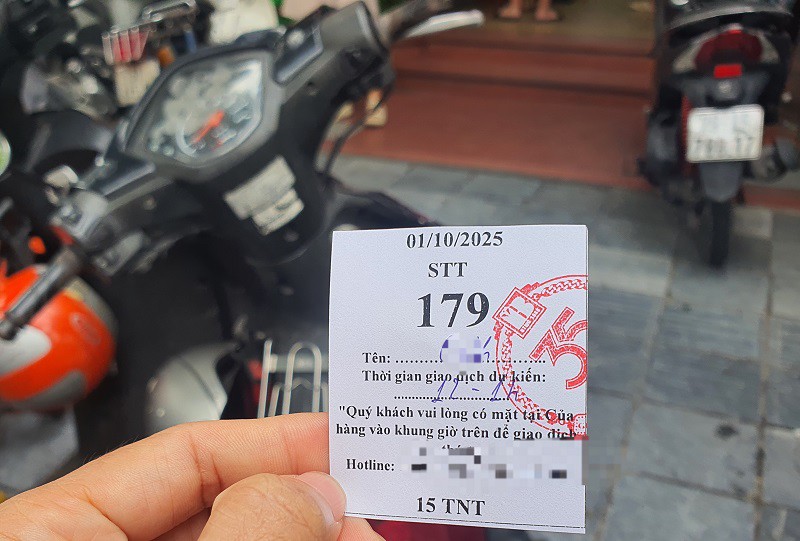 Đến 9 giờ sáng cửa hàng đã phát số cho người thứ 179.