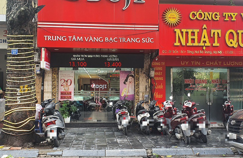 Thương hiệu này cũng tăng thêm 1 triệu đồng/lượng so với phiên buổi sáng, lên mức 135 triệu đồng/lượng.