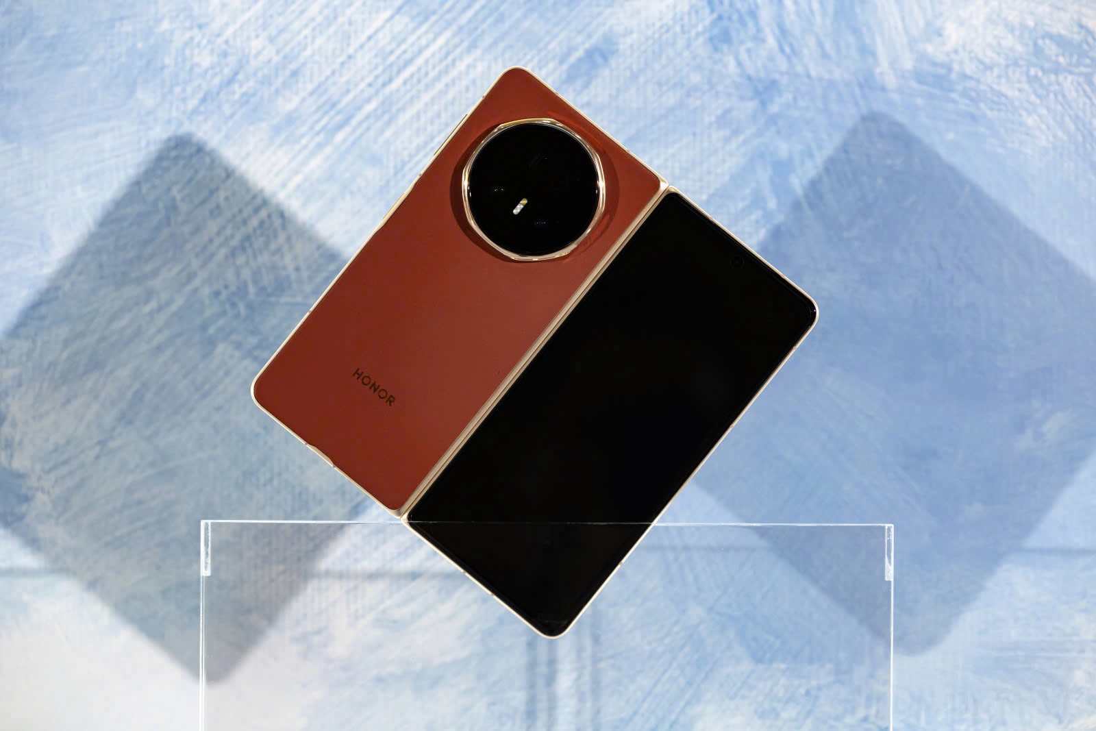 HONOR Magic V5 mỏng nhẹ nhưng không phải đánh đổi trải nghiệm người dùng