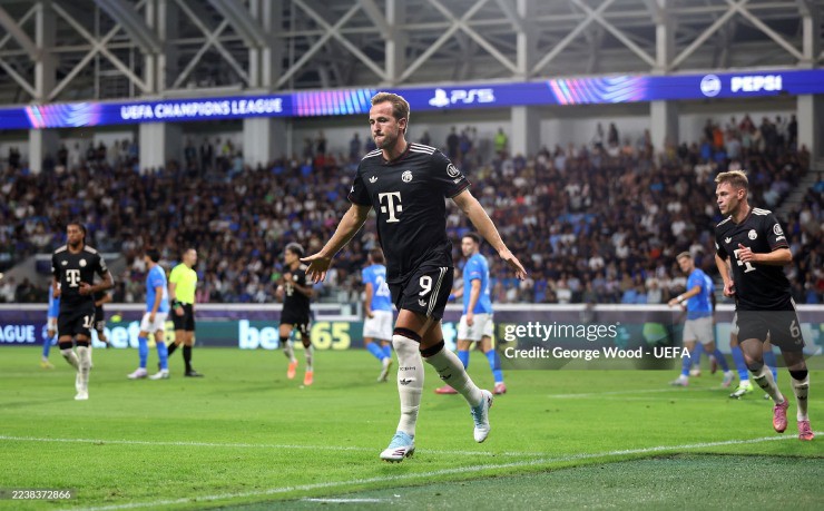 Harry Kane chói sáng, giúp Bayern Munich tạm chiếm ngôi đầu