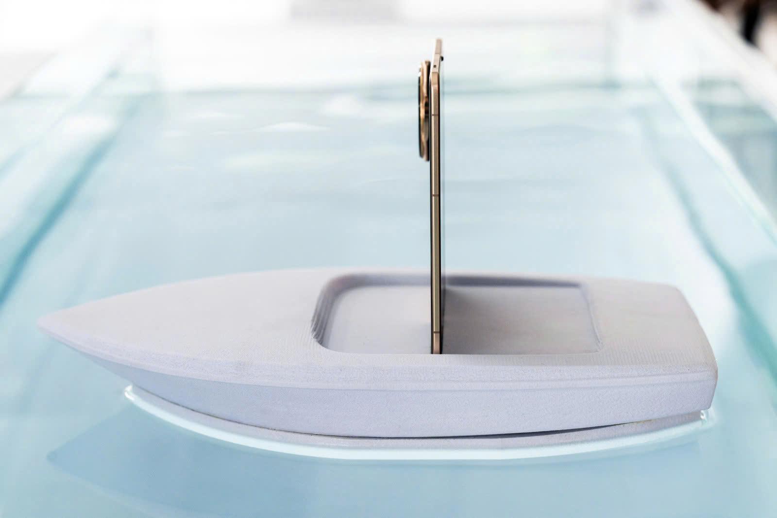 Tiếp nối thành công vang dội từ Magic V3, HONOR tiếp tục phá vỡ giới hạn công nghệ với Magic V5, đem lại độ mỏng không tưởng mà vẫn không đánh đổi dung lượng pin