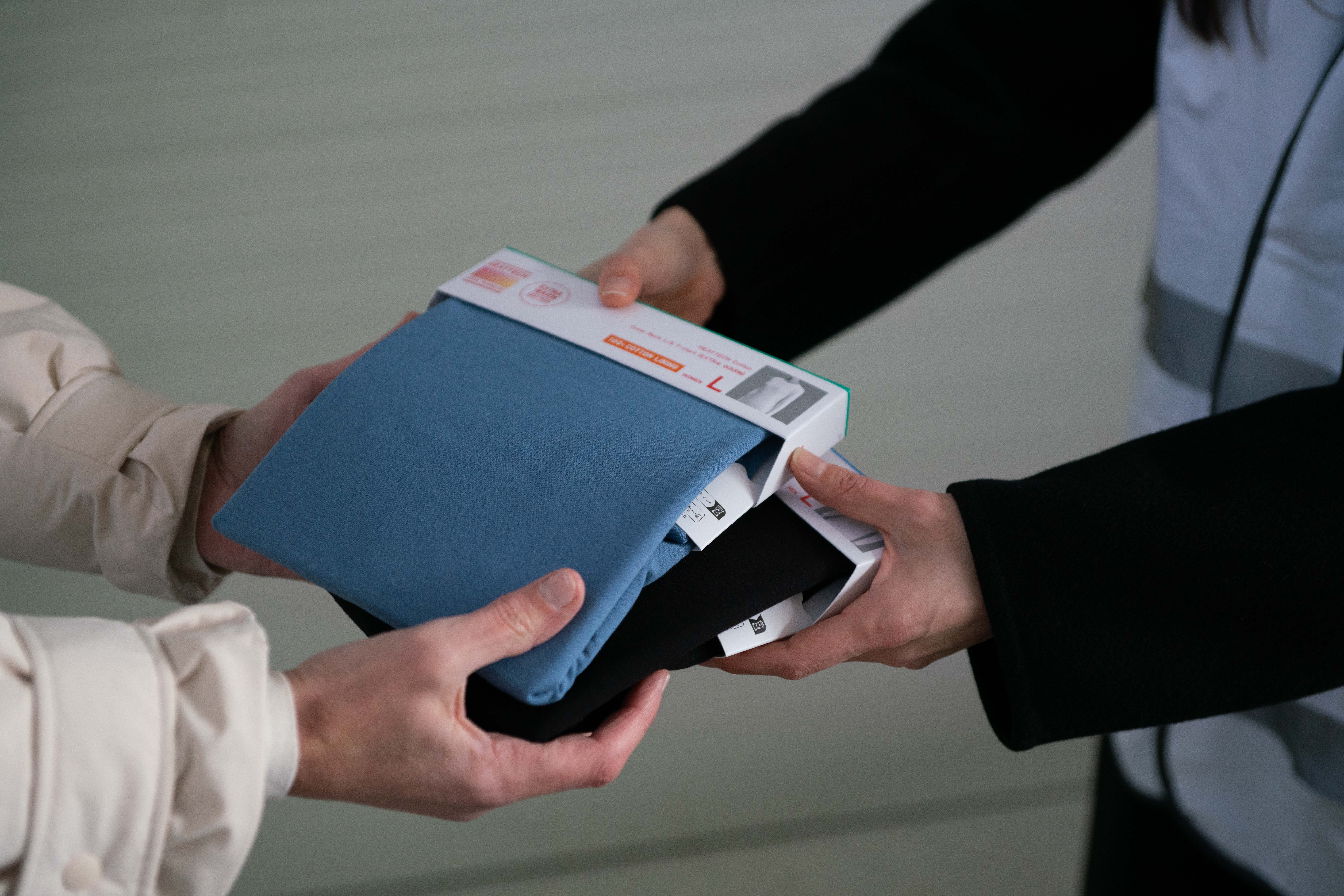 UNIQLO tiếp tục trao tặng hơn một triệu trang phục HEATTECH cho trẻ em, nạn nhân thiên tai và người tị nạn trên toàn cầu - 1