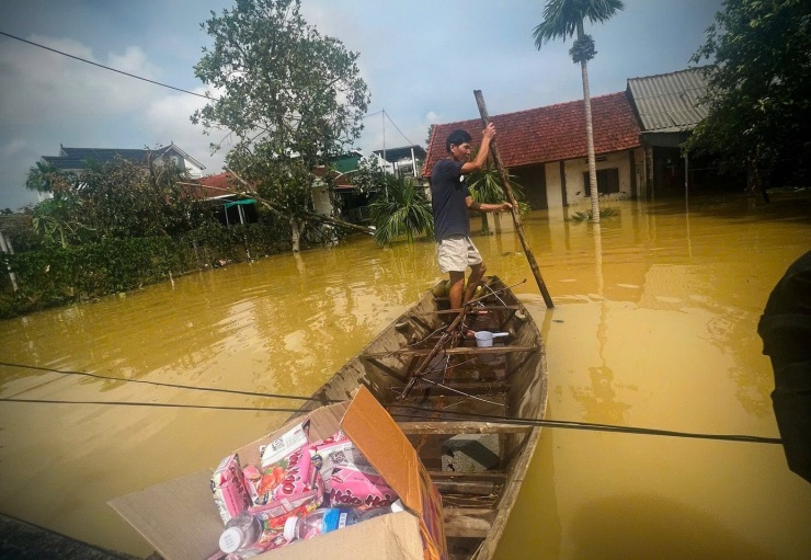 Hơn 2.000 hộ dân Hà Tĩnh bị cô lập trong lũ suốt 3 ngày - 4