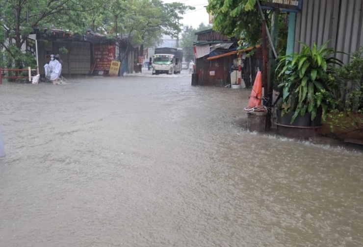 Nhiều khu vực Triều Khúc cứ mưa là ngập. Ảnh: L.B