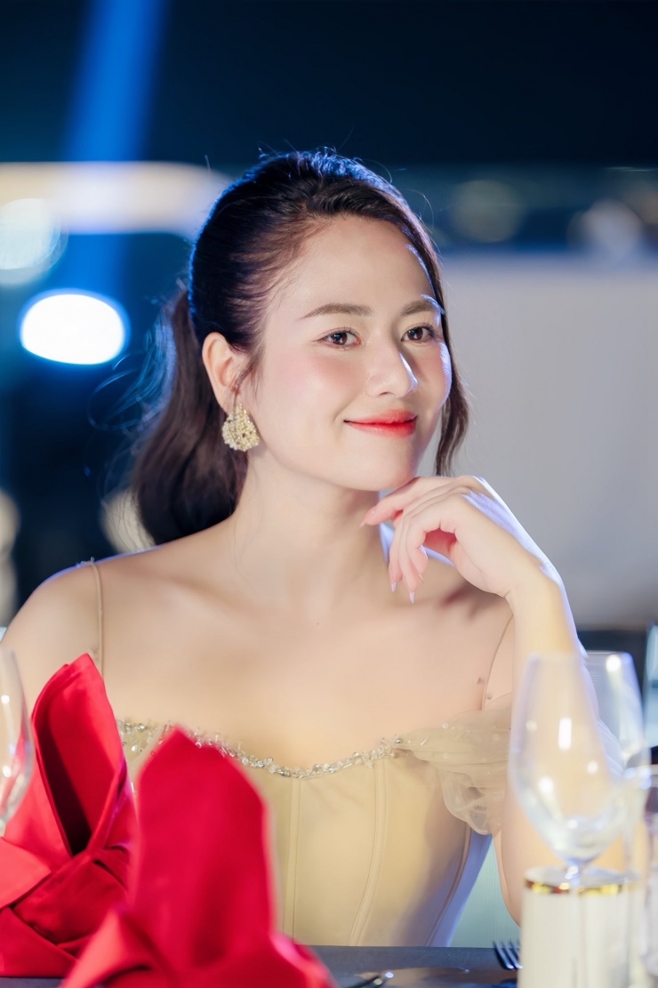 Việt Hoa ghi điểm bởi nhan sắc tự nhiên không chỉnh sửa.&nbsp;