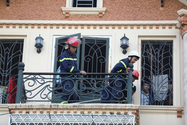 Lực lượng cứu hộ có mặt tại hiện trường.