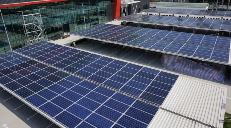 Những hộ có diện tích mái nhà lớn, lắp điện mặt trời mái nhà không dùng hết có thể bán điện dư thừa, thu tiền về. Ảnh: TL