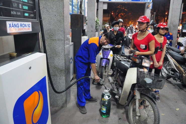 Giá xăng dầu quay đầu đi lên. Ảnh: Nam Khánh