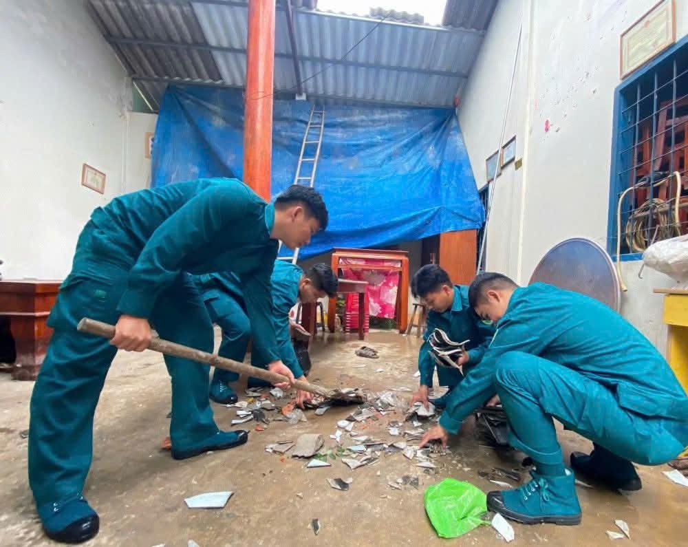 Giông lốc bất ngờ càn quét nhà dân ở Tây Ninh - 6