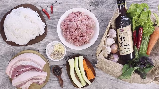 Nguyên liệu làm món bún chả tại nhà.