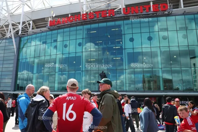 Với lực lượng người hâm mộ hùng hậu, CLB Man United có giá trị thương mại cao nhất Premier League. Ảnh: EPA.