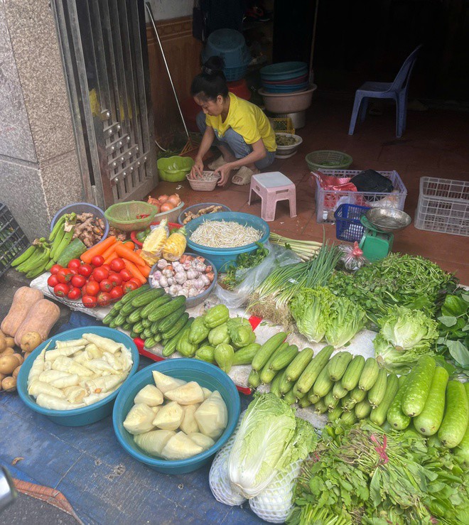 Bà nội trợ Hà Nội choáng với giá rau muống 20.000 đồng/bó - 4