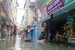 Tin tức trong ngày - Gần 48 giờ người dân Phú Đô vật lộn trong mưa ngập sâu và cô lập