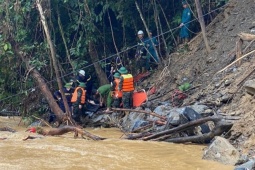 Tin tức trong ngày - Tìm thấy thi thể 2 công nhân dự án cao tốc Đồng Đăng - Trà Lĩnh bị lũ cuốn trôi